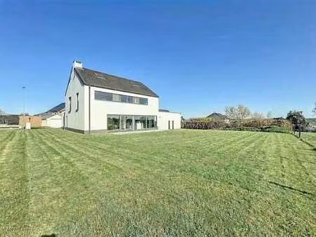 superbe villa dans un cadre calme