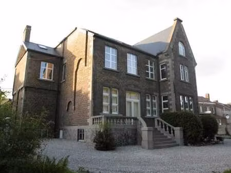 bel appartement 2 chambres rénové