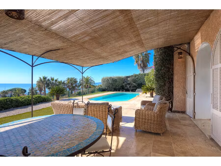 rare villa de plein pieds aux issambres  vue mer