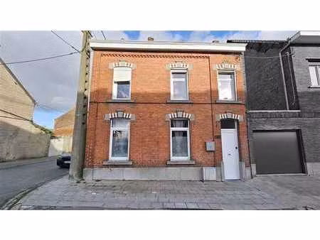 maison à rafraichir + terrasse et jardin