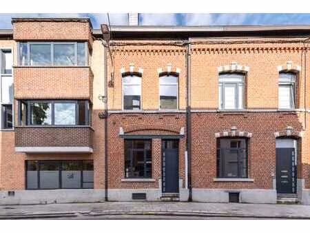 maison avec terrasse plein sud et parking sécurisé