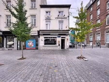 bel immeuble mixte avec rez commercial et deux appartements