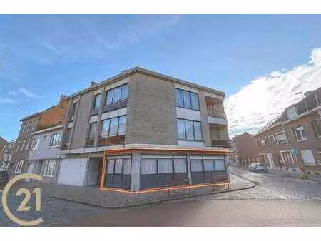 appartement 1 chambre de 81m² au rez-de-chaussée