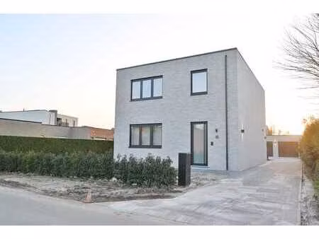 rustig gelegen nieuwbouw woning 3 slpk + garage(s)