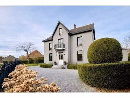 superbe maison 4 façades