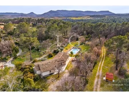 seillans – villa de plain-pied avec piscine sur 1 2 ha de terrain