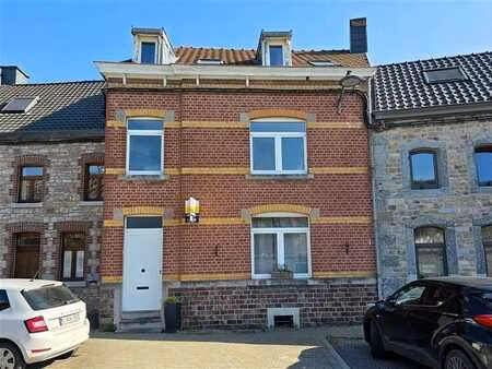 charmante maison 4 à 6 ch avec terrasse et beau jardin