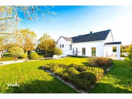 superbe villa avec jardin donnant vue sur les campagnes !