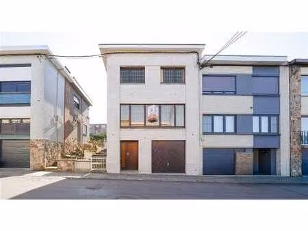 charmante maison bel étage 3 chambres avec jardin et garage