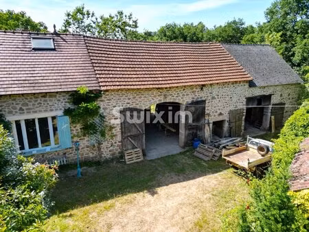 longère et son étang dans un vaste parc arboré