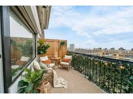 studio penthouse lumineux avec terrasse et vue dégagée