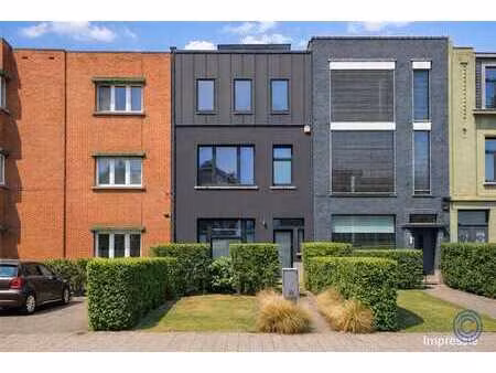 charmante maison de ville entièrement rénovée avec jardin !