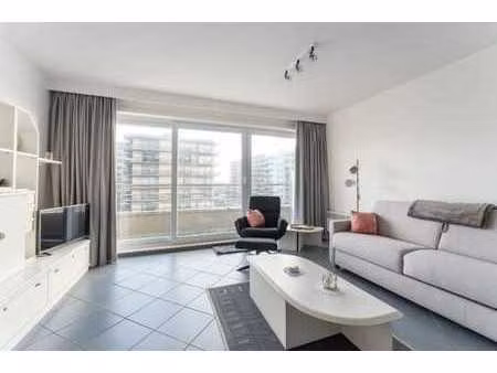 studio près de l'esplanade et vue latérale sur la mer