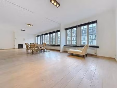 appartement situe au centre