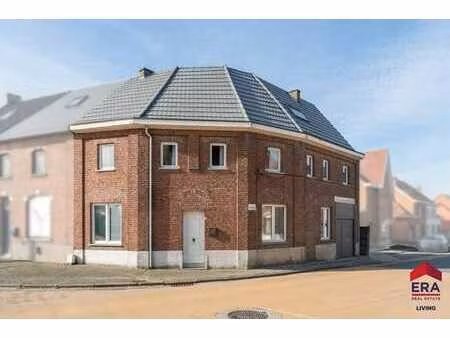 maison rénovée avec potentiel d’extension et garage