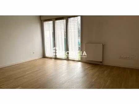 chesnay – studio avec jardinet privatif – 32 m² – rez-de-chaussée