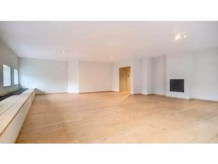 place des martyrs - bel appartement 3 chambres + garage