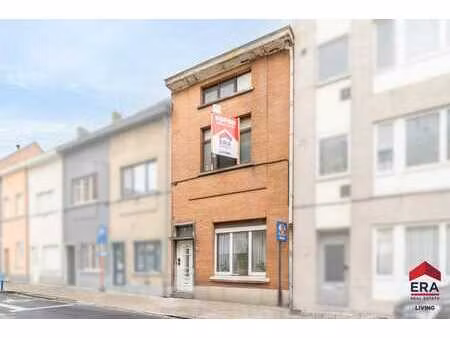 spacieuse maison avec 6 chambres & 3 salles de bains