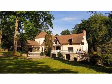 villa d'exception de 372m² habitables  sur 1 hectare boisé ave