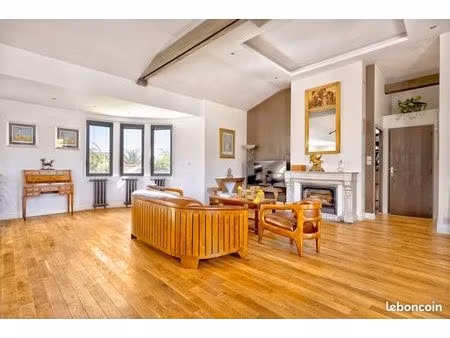 quartier st augustin : belle demeure  calme  volume  modernite & charme