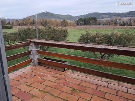 particulier loue grand t2 idéalement situé pour profiter d'un cadre de vie paisible