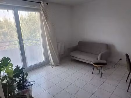 t2 meublé lumineux avec balcon + box– 5 min à pied de la gare