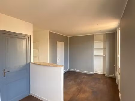 europole  charmant studio entièrement rénové