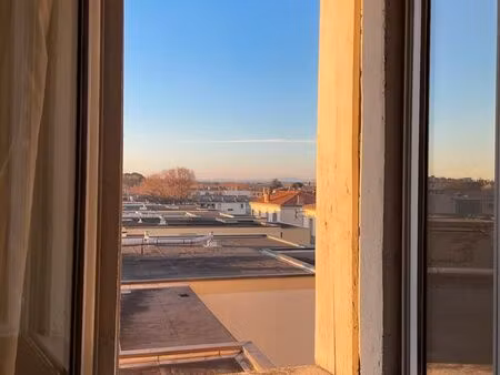 grand studio 35m2 meublé avec coin nuit