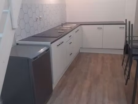 studio semi équipé