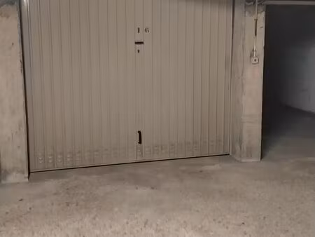 garage box fermé quartier la butte