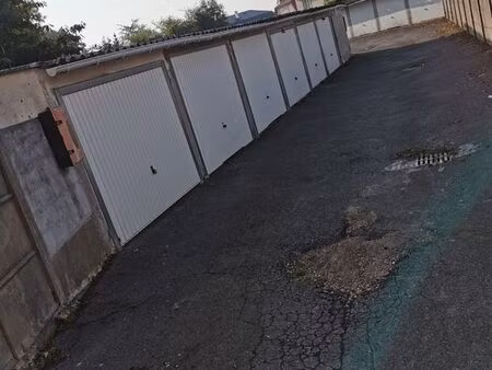 box a louer rue de courtry 100/mois