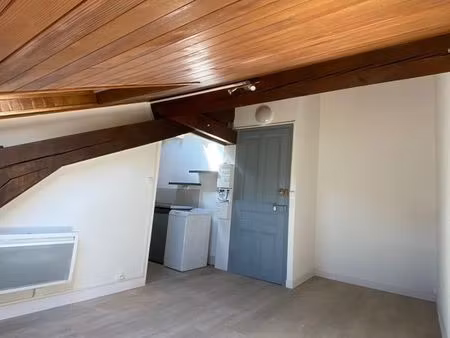 europole  joli studio entièrement rénové