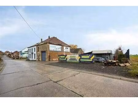 entrepôt avec espace de bureaux