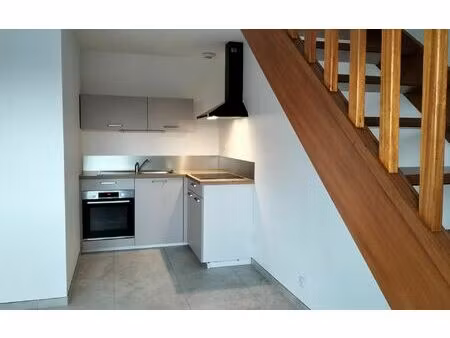 location appartement  m² t-2 à theix  685 €