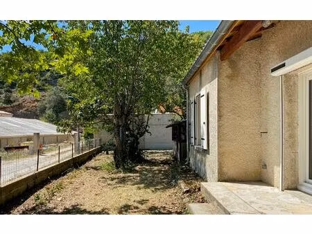 location maison  m² t-2 à banon  702 €