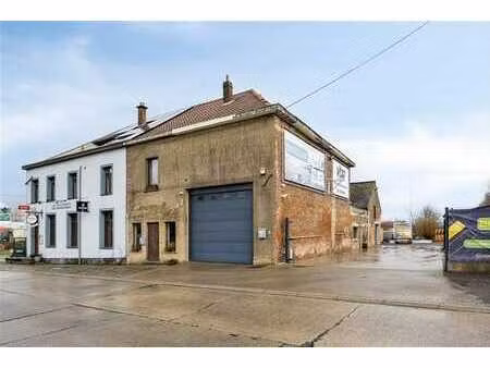 maison 2 chambres avec entrepôt et bureau