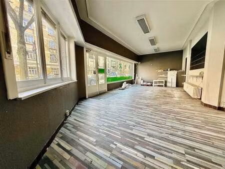 superbe rez commercial idéalement situé! a visiter!