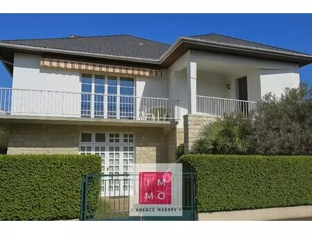 a saisir belle villa 170m² 4/5 chambres avec grand garage 40m²