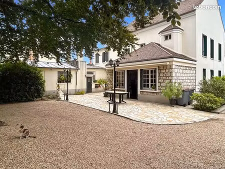 propriété 10 pièces 178 m²