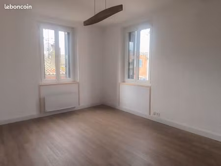 bel appartement lumineux de 3 pièces en centre-ville avec parking public