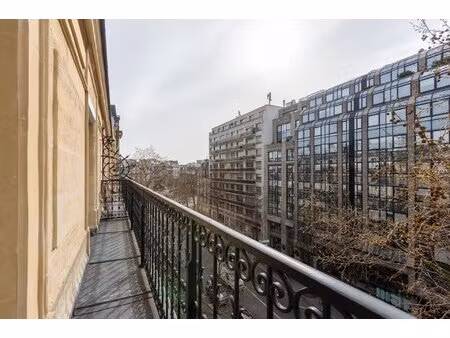 paris 17eme- place wagram -charmant 3 pieces traversant avec balcon