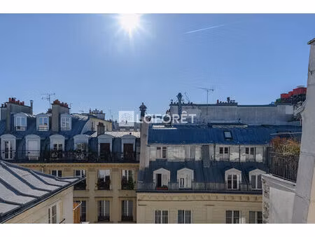 rue rambuteau- 23m²- dernier étage- ascenseur