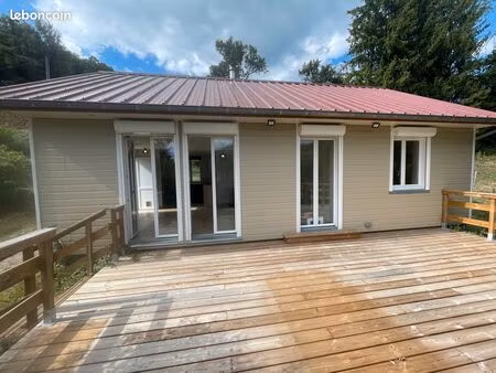 maison à louer au bord d’un étang