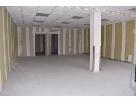 vente commerce 1 pièce 80 m² airvault (79600)