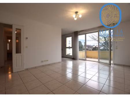 t2 avec balcon et garage fontanil