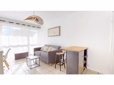 a louer - studio meuble situé proche gare avec parking