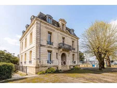 maison de maître en pierre du xixᵉ siècle - jusqu’à 18 bureaux - parking privé 17 places -