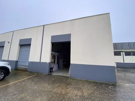 local entrepôt 240 m² blanquefort