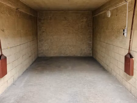 location parking à paris 8ème (75008)  295 €