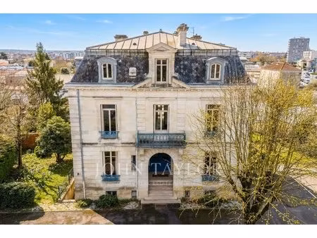 maison de maître en pierre du xixᵉ siècle - jusqu’à 18 bureaux - parking privé 17 places -